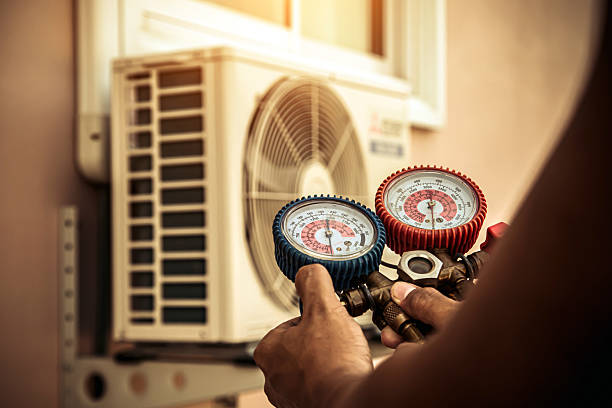 Professional Hvac technician working in Plano, KY